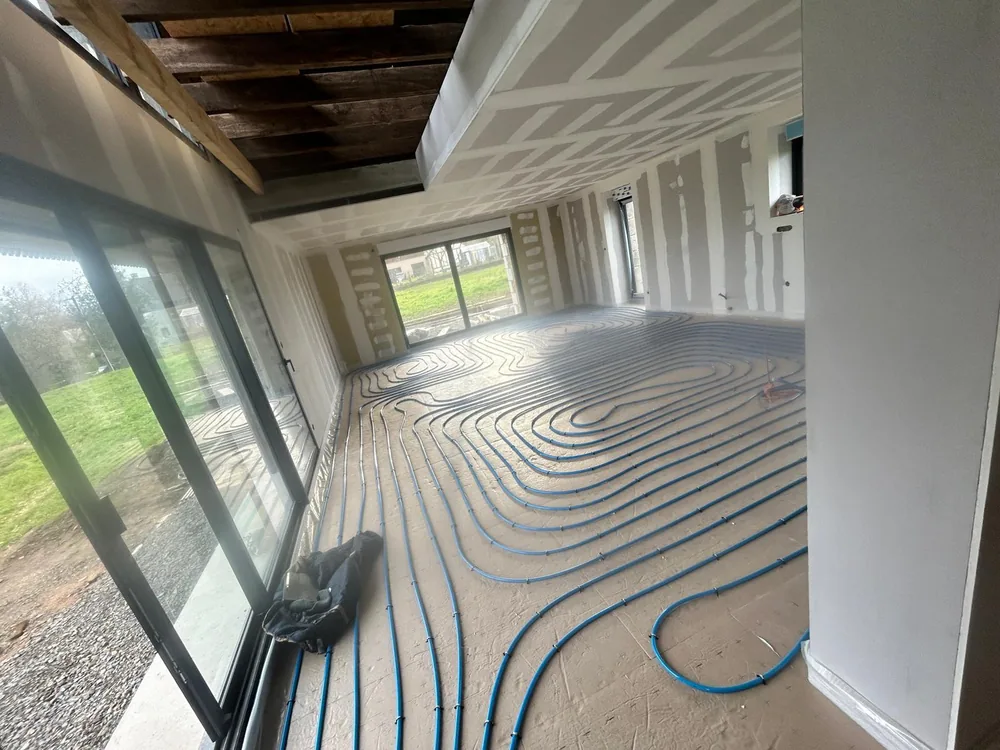 Détail de finitions sur un chantier à Châteauroux